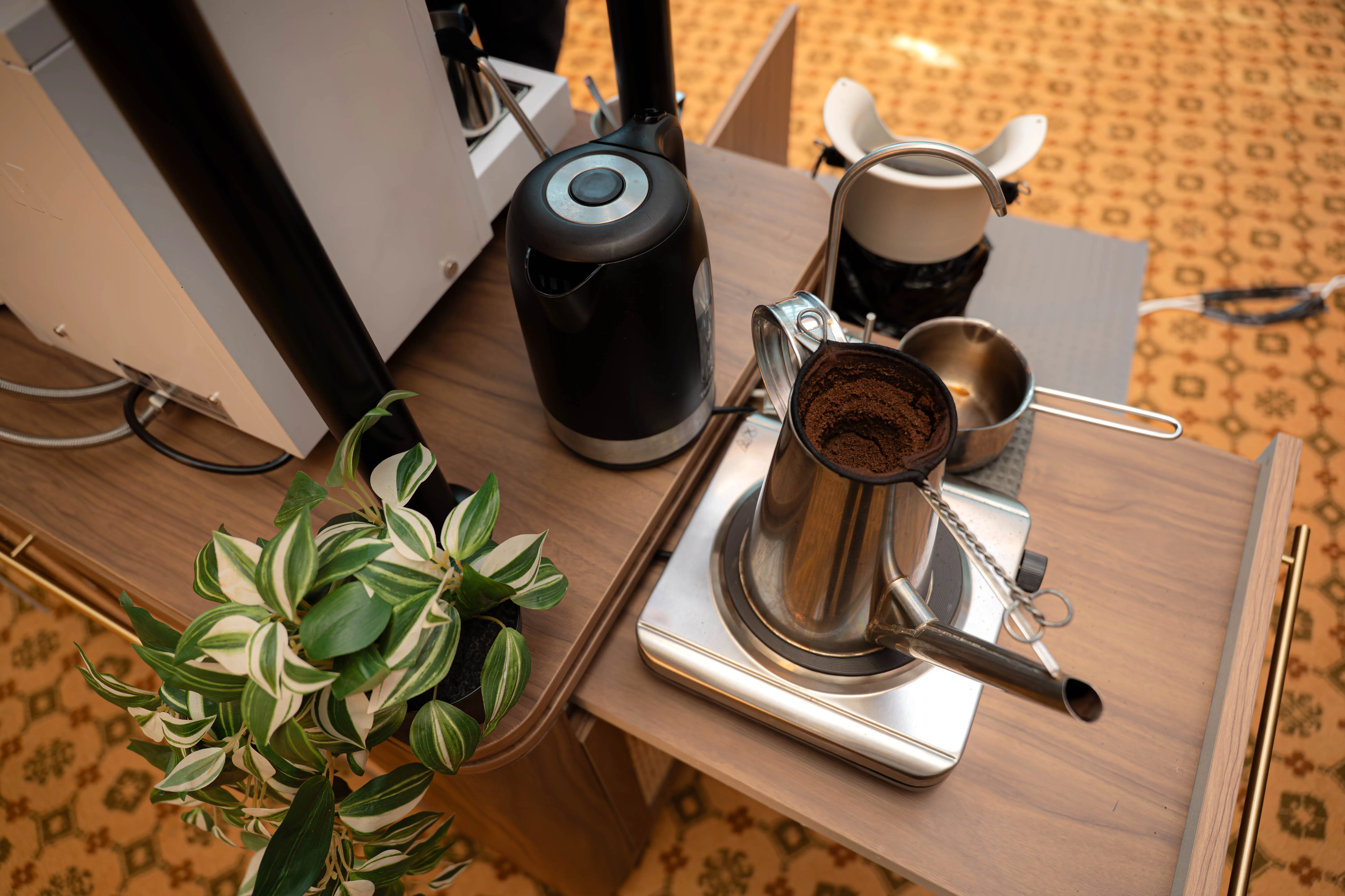 Freshly ground Nanyang coffee sitting in a traditional sock filter over the brewing pot on the Genista Ln kopi cart, with the kettle beside it.